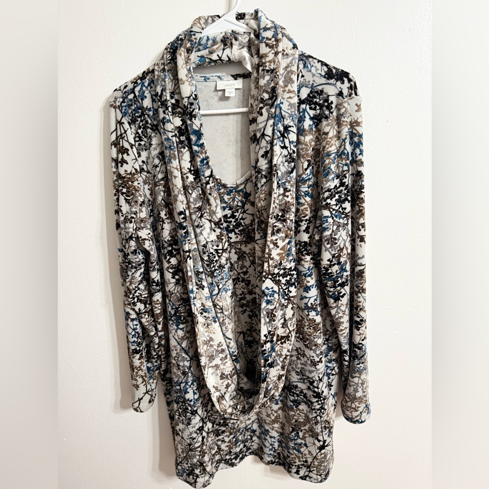 J. Jill Pure Jill velour V-neck tunic with a silver blue branch print. Sz M